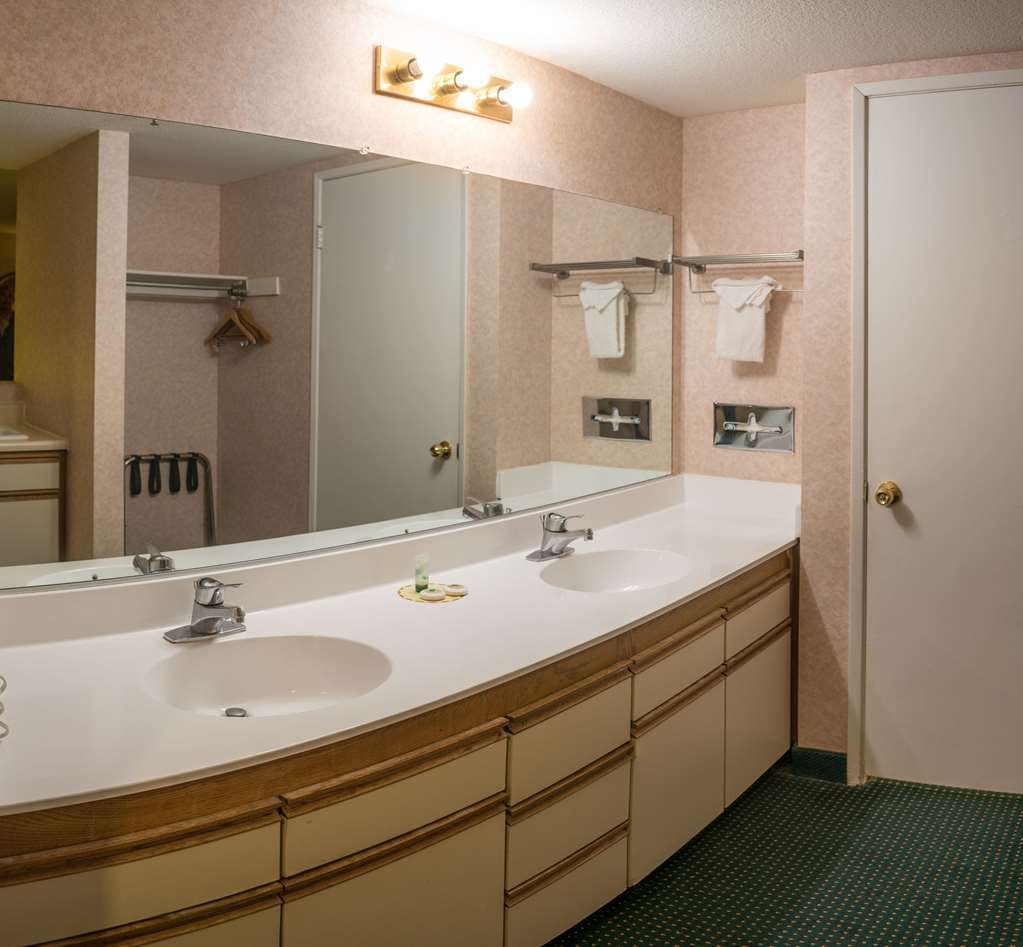 San Bernardino Inn & Suites Room photo