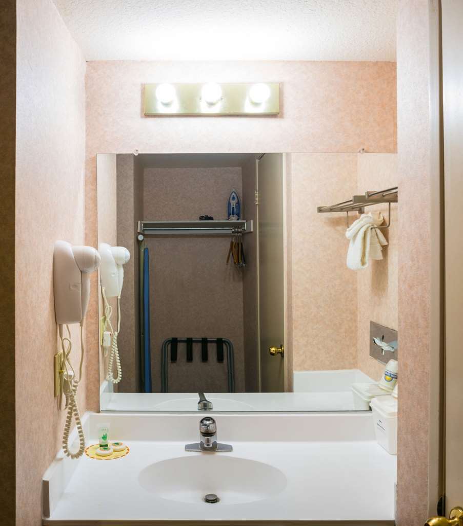 San Bernardino Inn & Suites Room photo